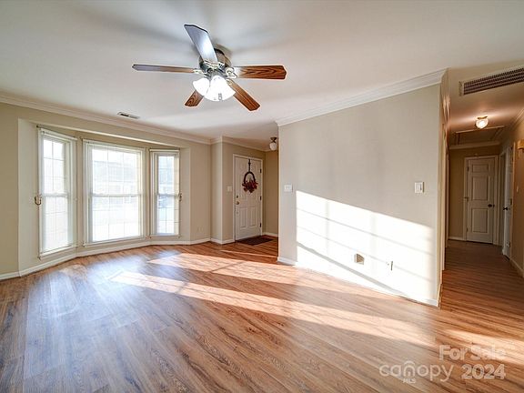 3rd image of 1212 E Franklin Blvd APT B