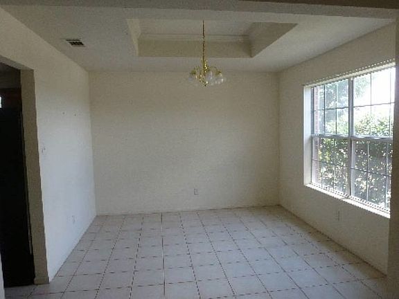 2nd image of 4207 Rainlily St