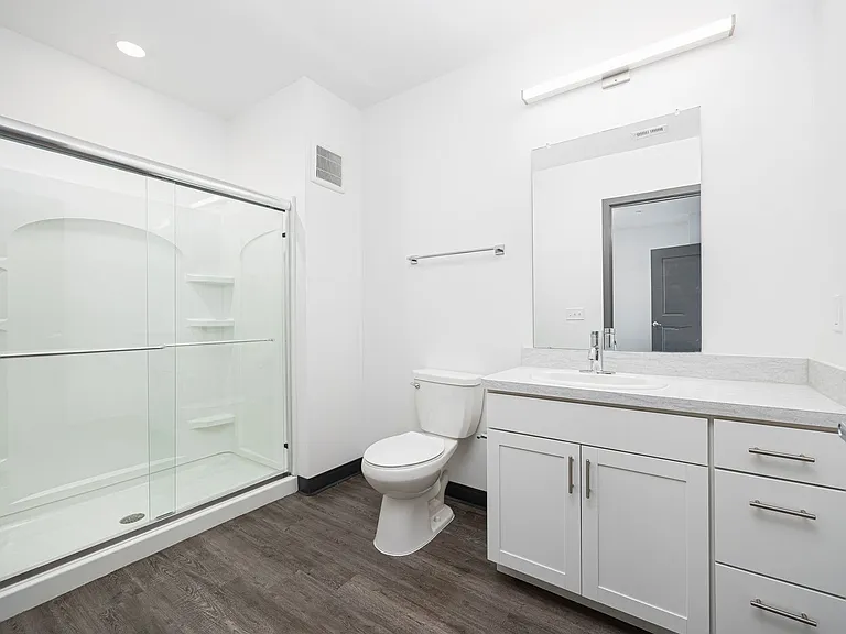Vera on Broad — Photo 121
