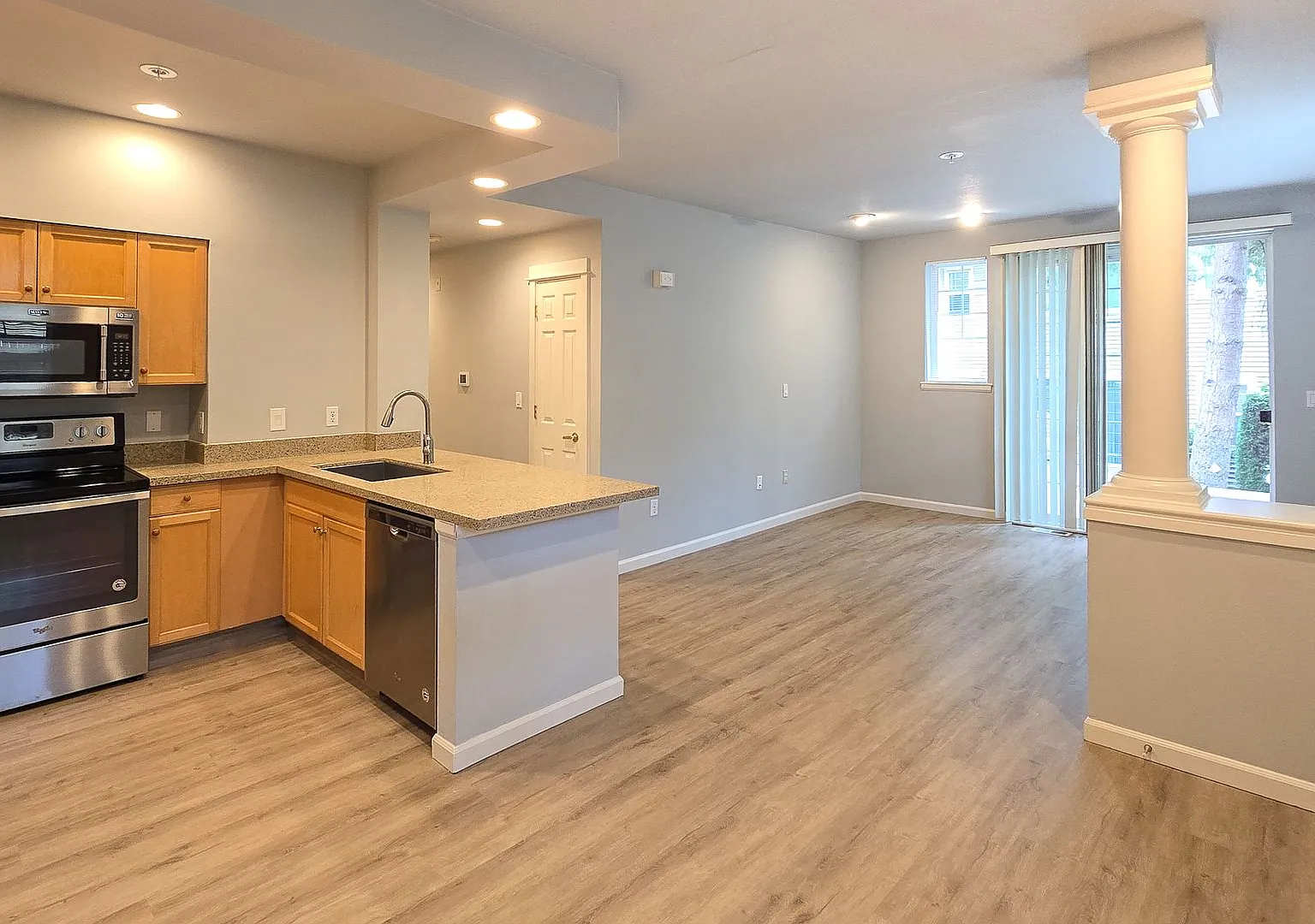 One Central Park Condominiums - Bellevue/Factoria — Photo 4