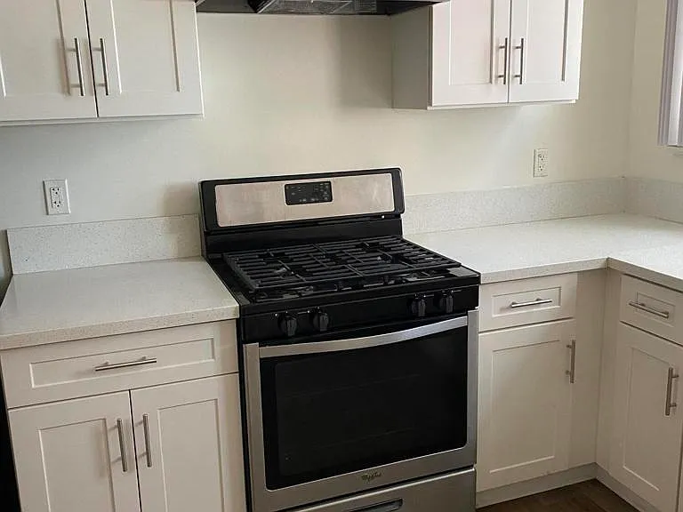 232 S Berendo St #5 — Photo 3
