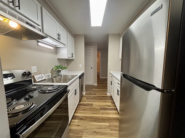 1120 Ann St #11 — Photo 5