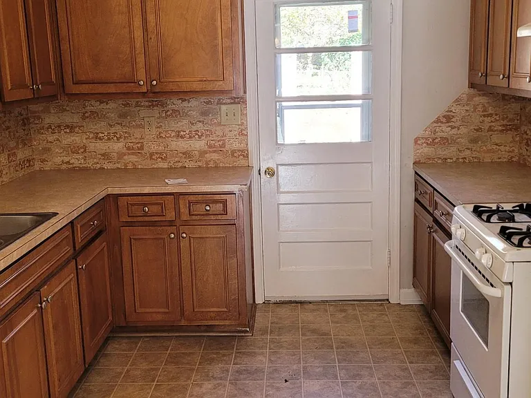 2733 Rice St — Photo 6