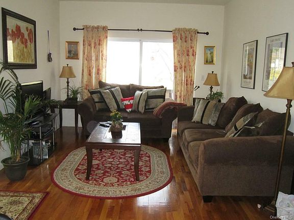 3rd image of 422 Arlington Ct #422