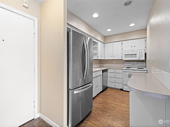 5th image of 440 St Helens Avenue #303