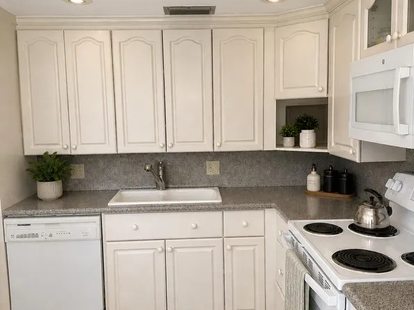 4037 Guildford C, Boca Raton, FL 33434