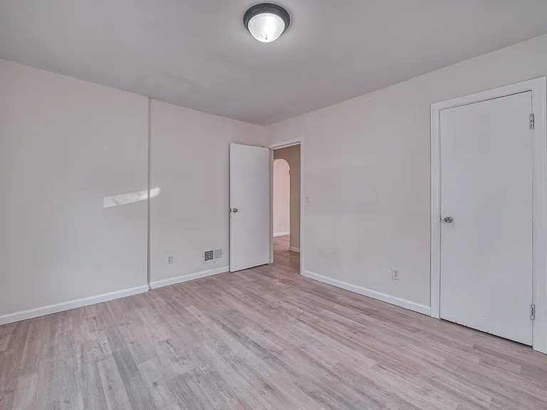 1139 Miller Ave — Photo 19