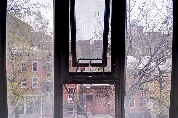 Rented by Urbane Brokerage | media 22