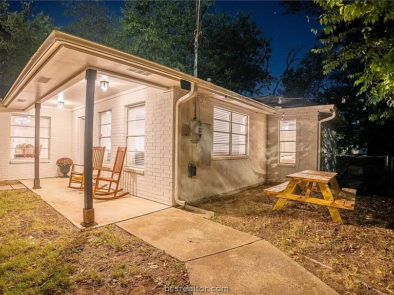 116 Richards St — Photo 44