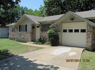 84 Ravenswood Dr, Bedford, TX 76022