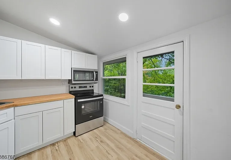 330 Springbrook Trl — Photo 16