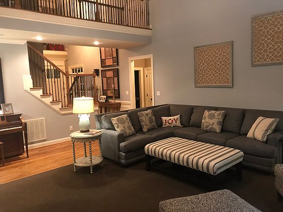 3rd image of 125 Cliffwell Dr