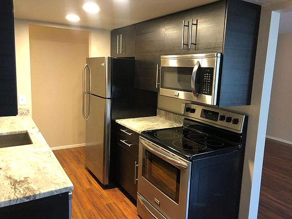 3rd image of 950 Ann St #203