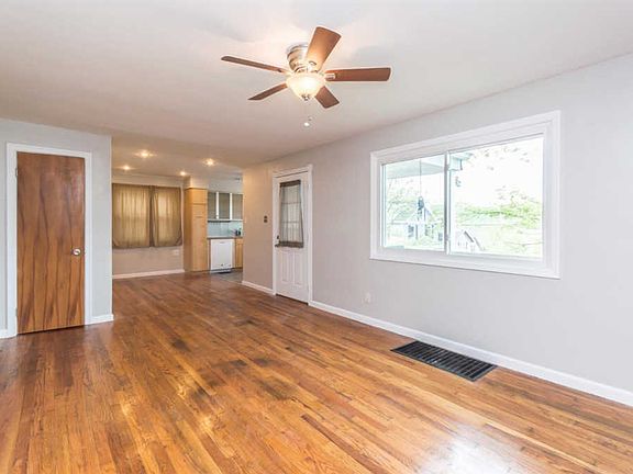 2nd image of 4598 Janet St