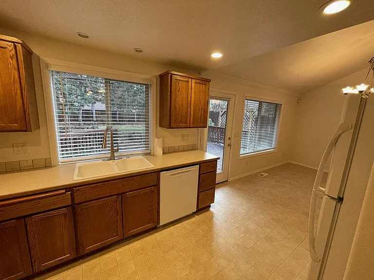 19941 Porcupine Dr — Photo 2
