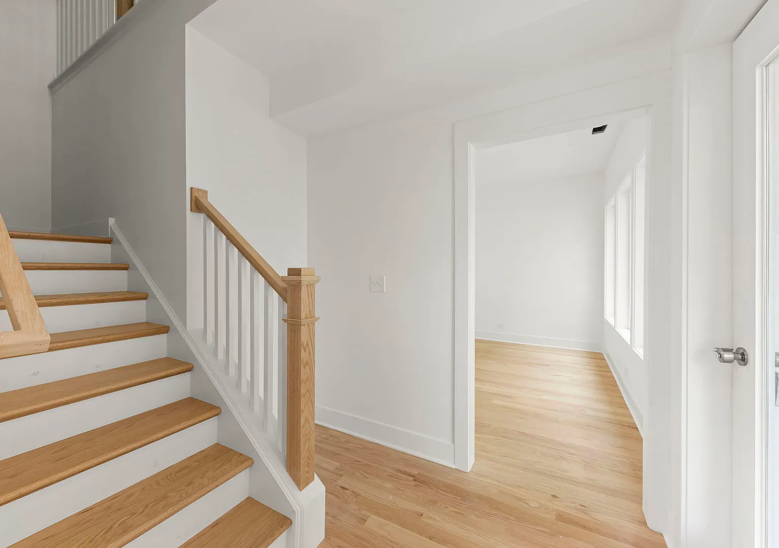 5 bed, 2792 sqft, $5,500 — Photo 2