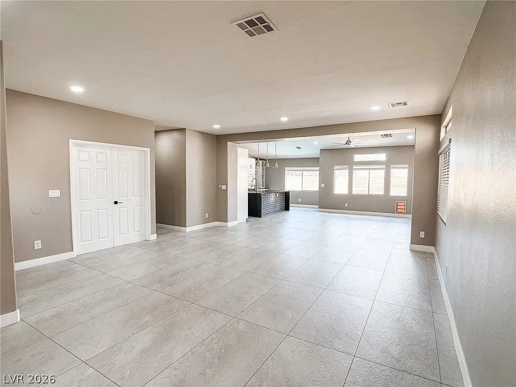 4 bed, 2.0 bath, 1959 sqft, $2,950 — Photo 3