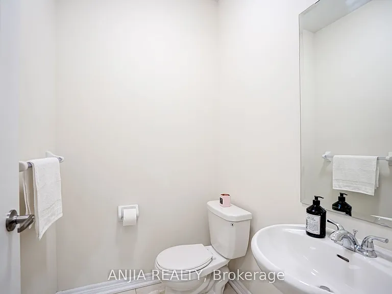 25 Collier Cres — Photo 13