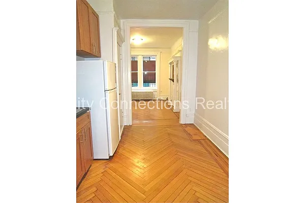 Rented by City Connections Realty | media 27