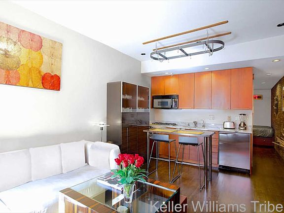 2nd image of 221 W 21st St APT 3A