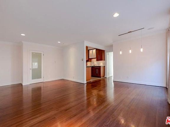 3rd image of 1275 Havenhurst Dr