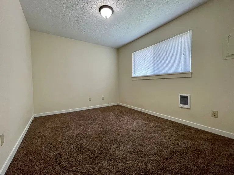 9039 SE Stark St — Photo 10