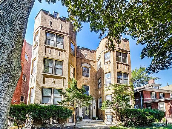 3rd image of 126 N Austin Blvd #1N