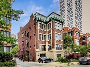 646 W Bittersweet Pl APT 2, Chicago, IL 60613