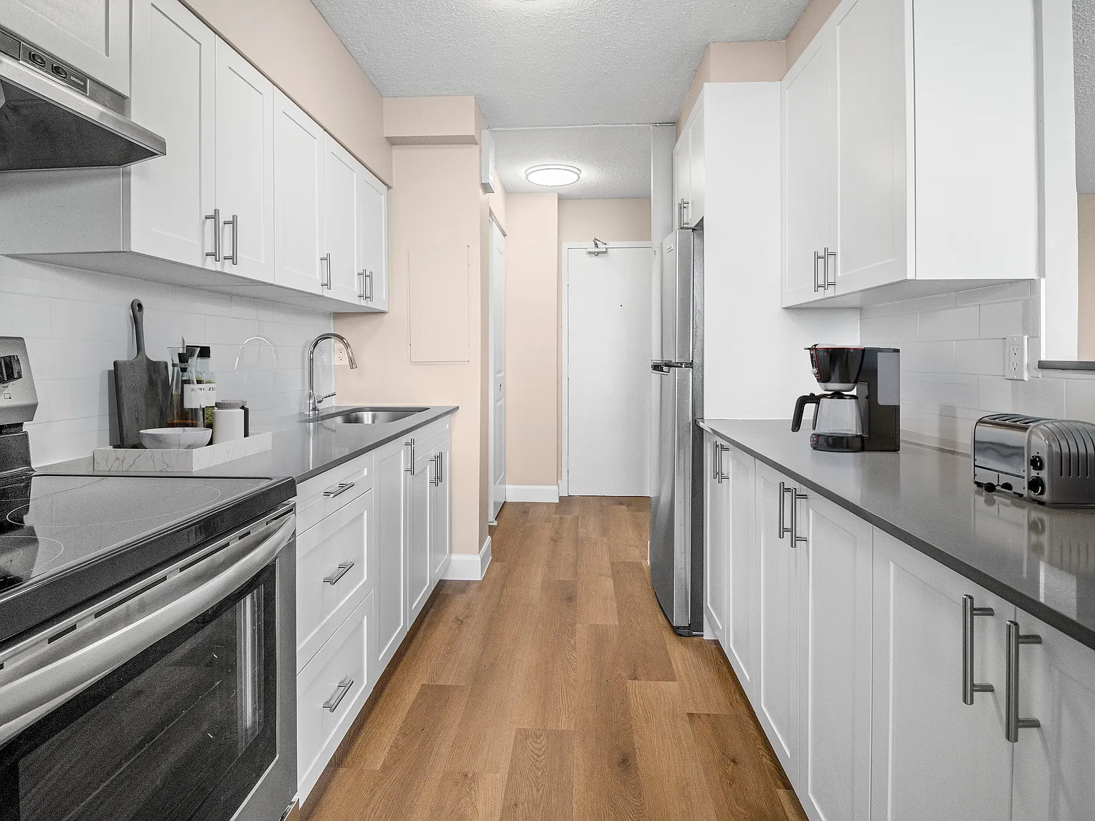 Lakeview Apartments — Photo 1