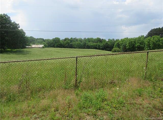 2nd image of 805 Mountain Creek Rd