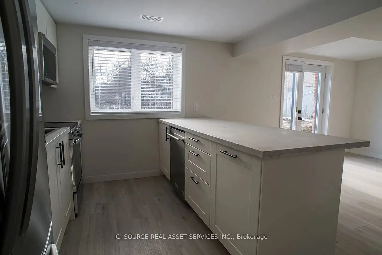 3 bed, $2,300 — Photo 3