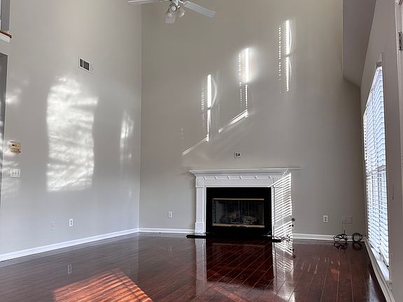 5th image of 930 Fox Meadow Ln