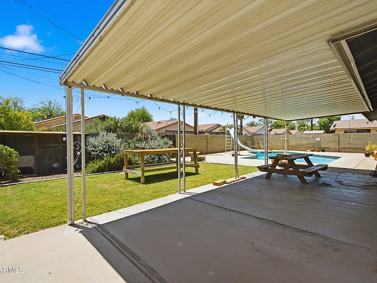 1015 E Marigold Ln — Photo 19
