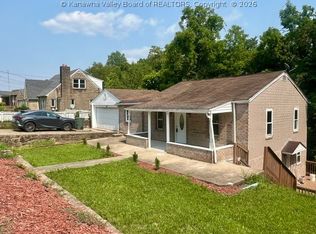 916 Lincoln Dr, South Charleston, WV 25309