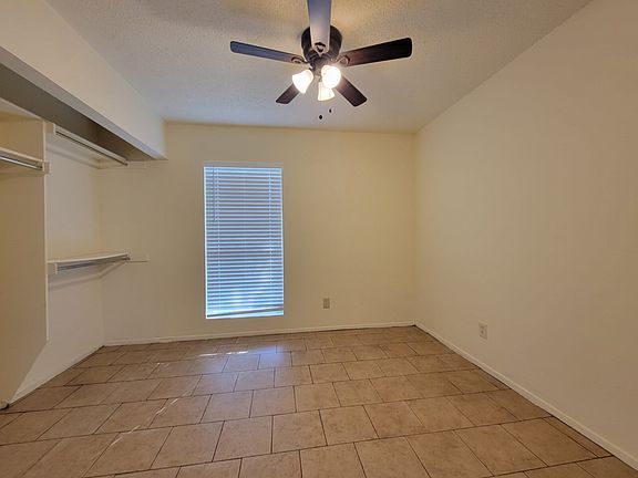 3rd image of 833 Colchester Dr
