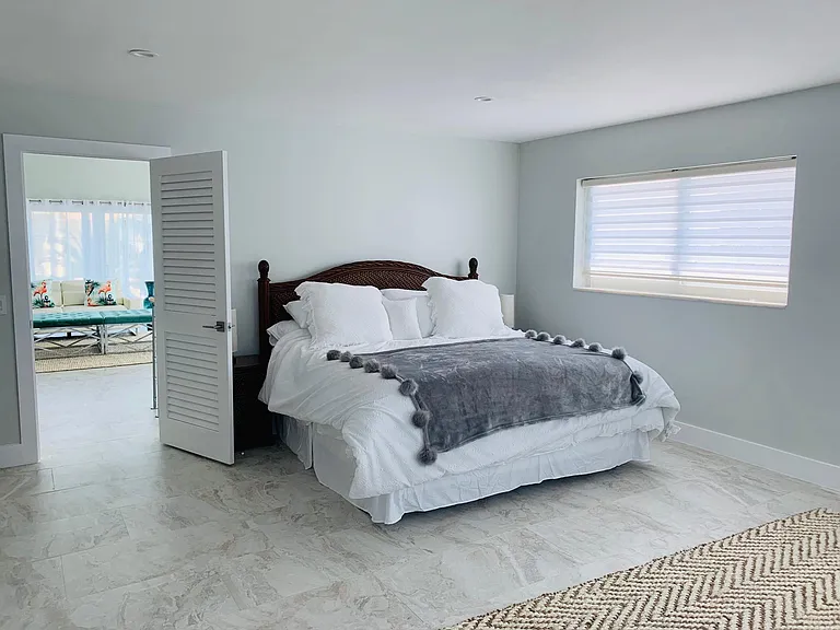 114 Oleander Cir — Photo 5