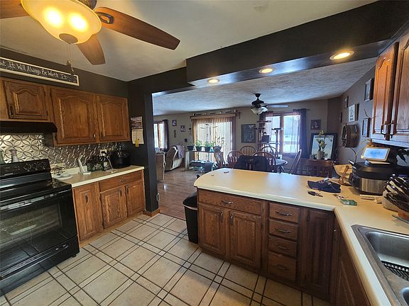 3rd image of 156 E Main St