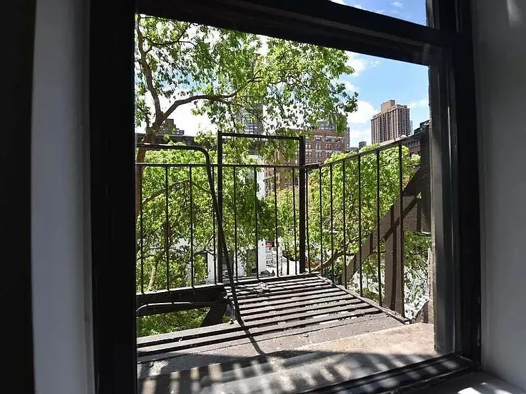75 W 71st St #4A — Photo 8