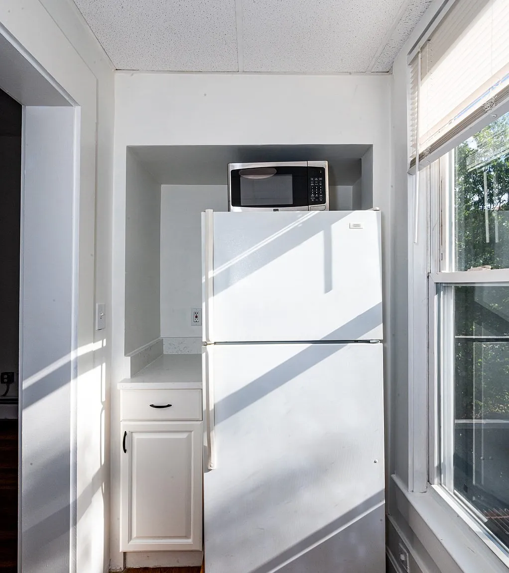 Studio, 1.0 bath, 250 sqft, $2,250 — Photo 3