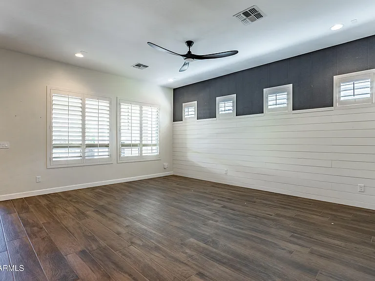 70 E Kennedia Dr — Photo 5