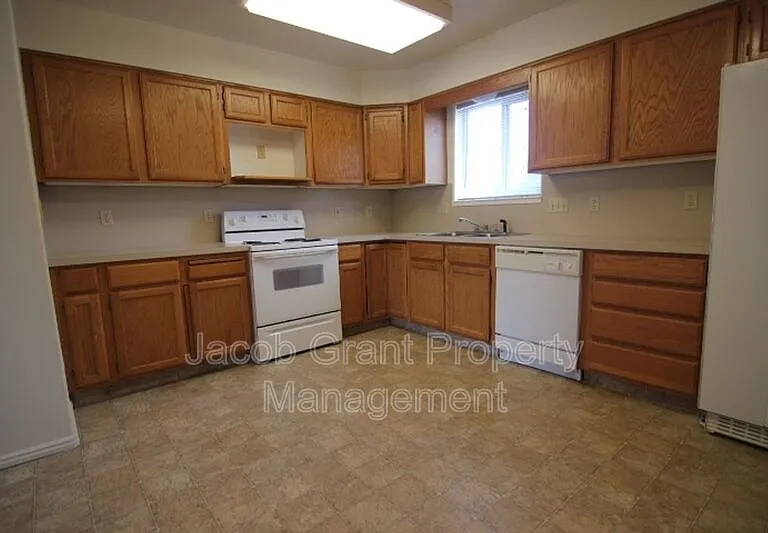 1940 S Ammon Rd #1 — Photo 2