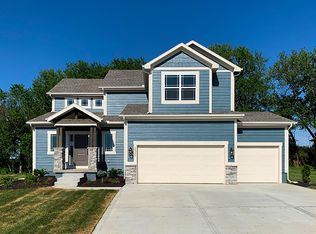 2915 SW Arbor Tree Dr, Lees Summit, MO 64082