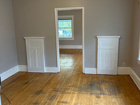 3rd image of 1906 Pierce St NE