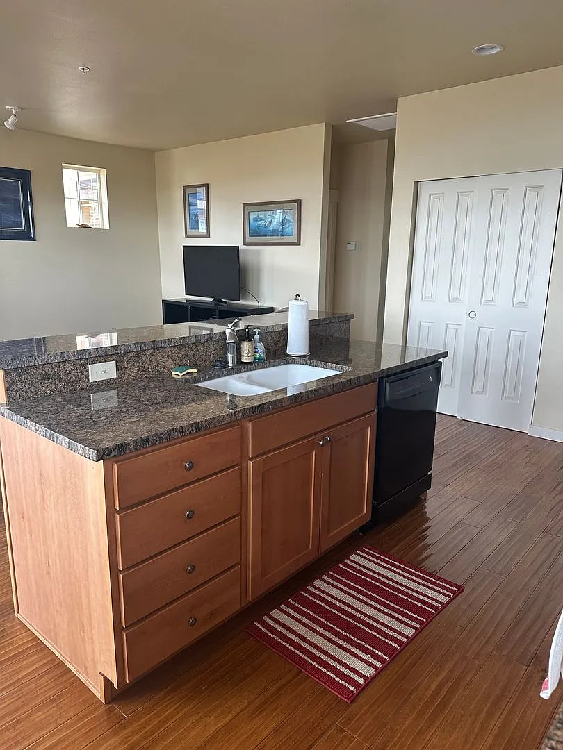 Golfers Dream Condo! Lake Front, Fully Furnished W/Private Pool And Dock Access! Near The Links A... — Photo 3