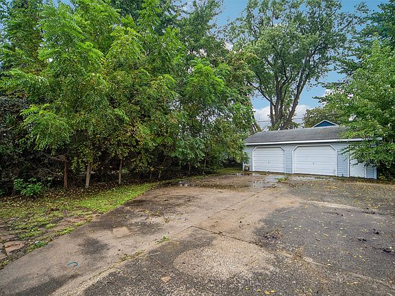 2nd image of 1325 Geil Ave