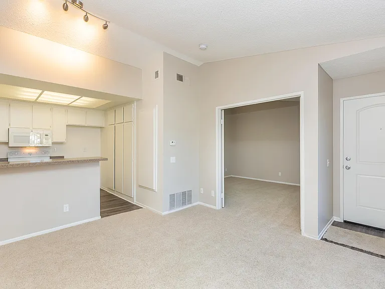Emerald Court Apartment Homes — Photo 15