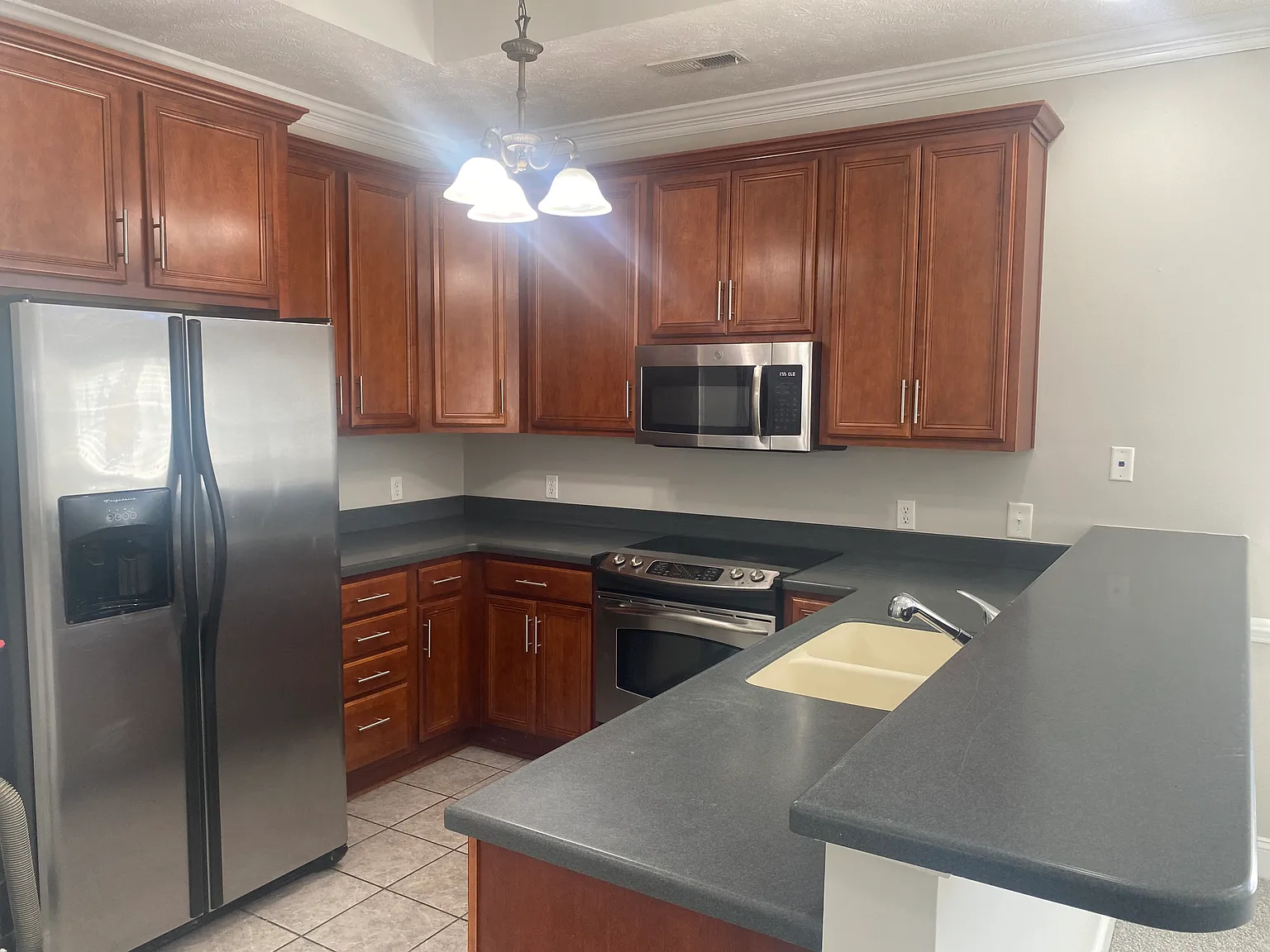 4 bed, 1710 sqft, $2,200 — Photo 2