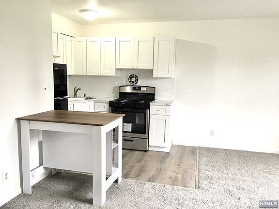 4th image of 275 Hoym St APT 5G