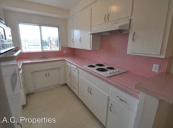 5th image of 6464 Woodman Ave APT 201