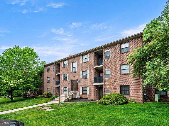 2nd image of 2410 Pond View Dr Unit 2410